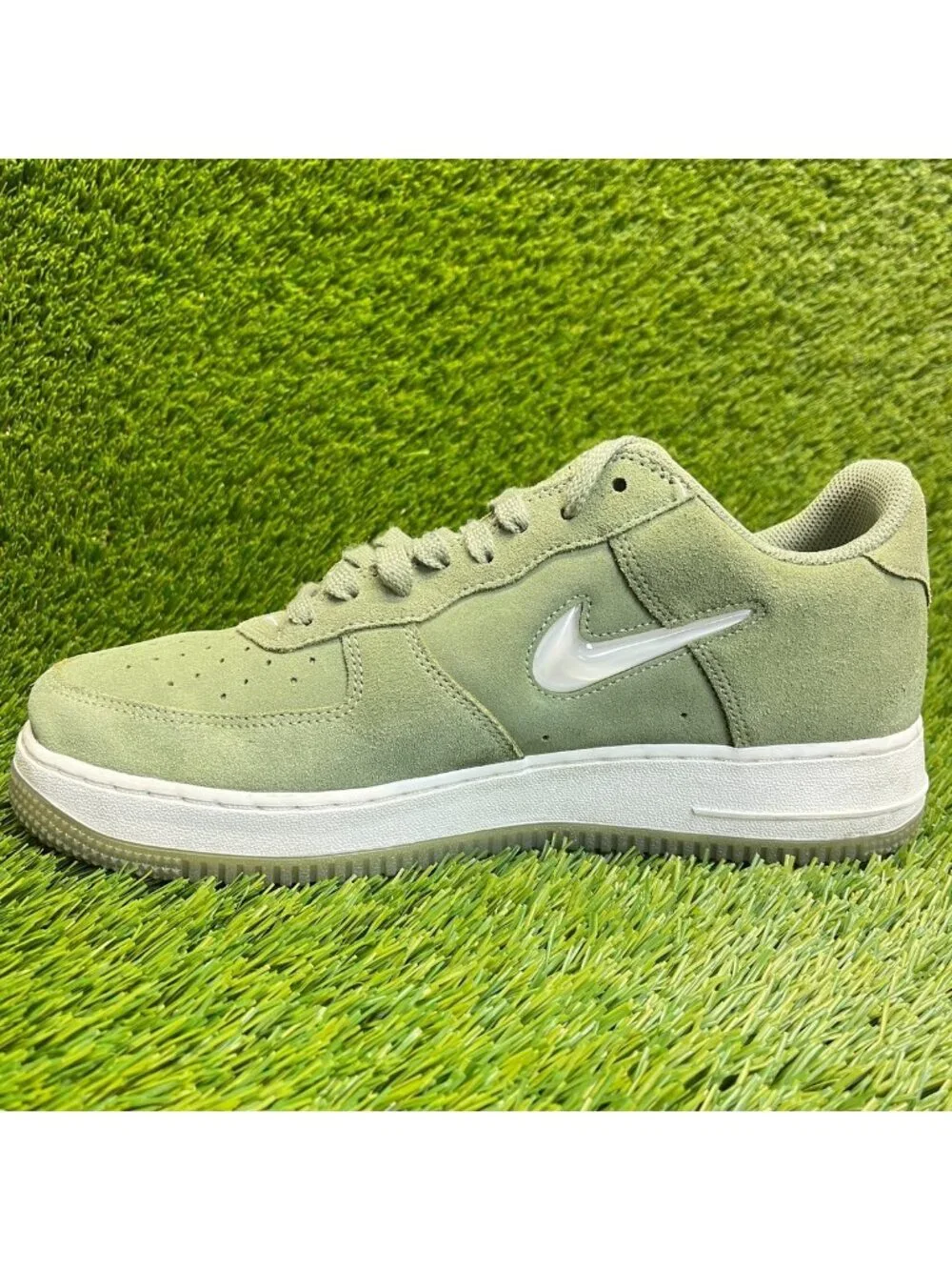 Nike Air Force 1 '07 Low Mens Size 10 Green White Athletic Suede Shoes Sneakers